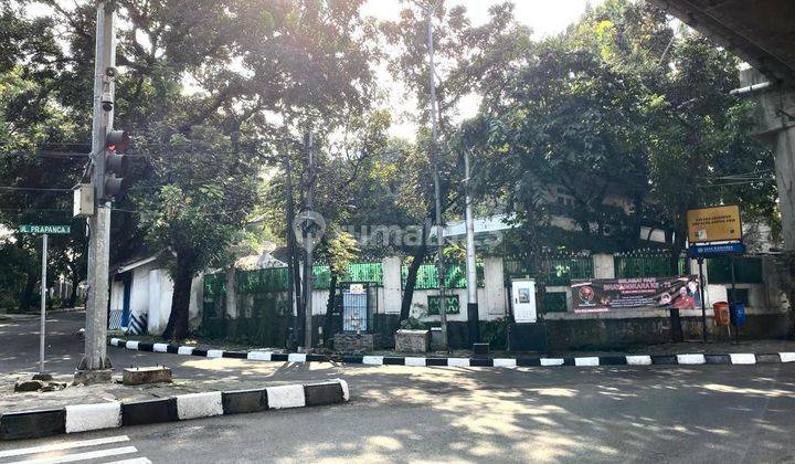 Rumah 2 Lantai di Jalan Prapanca Raya Menghadap Timur dan Butuh Renovasi 2