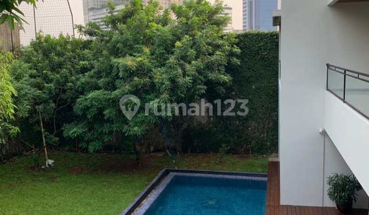Rumah Mewah di Jalan Rambai dengan Konsep Resort yang Mewah