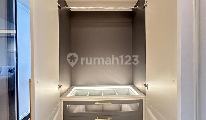 Rumah Baru dan Mewah Siap Huni Empat Lantai