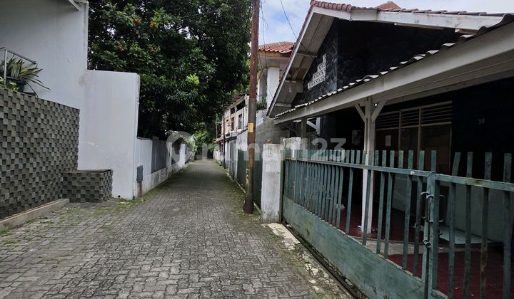 Rumah Lama Hitung Tanah di Lokasi Bagus dan Tenang