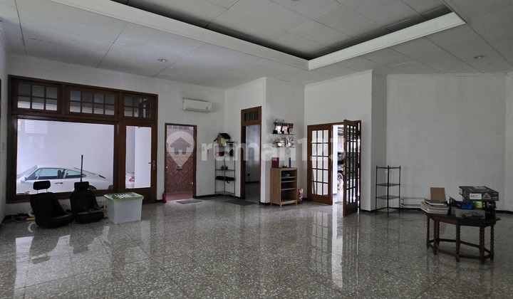 House in a Quiet and Green Location, Pondok Indah 2