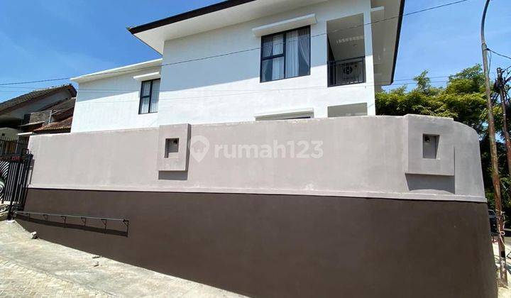 Rumah Di Setiabudi Regency Hook Dengan Kolam Renang  1