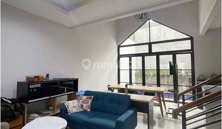 Rumah Di Pasteur Dengan Kolam Renang Deket Akses Ke Tol 1