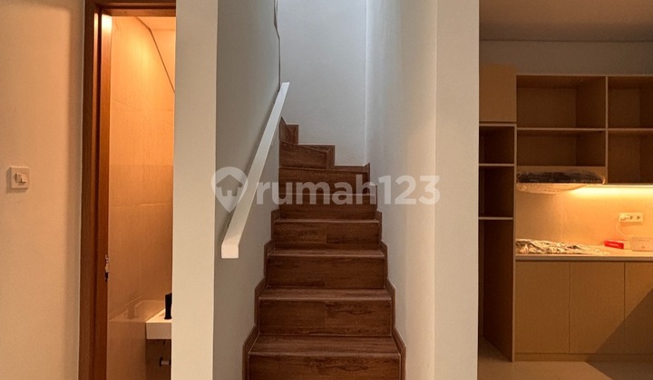 Dijual rumah brand new Semi Furnished Plumeria Residence Graha Raya 1