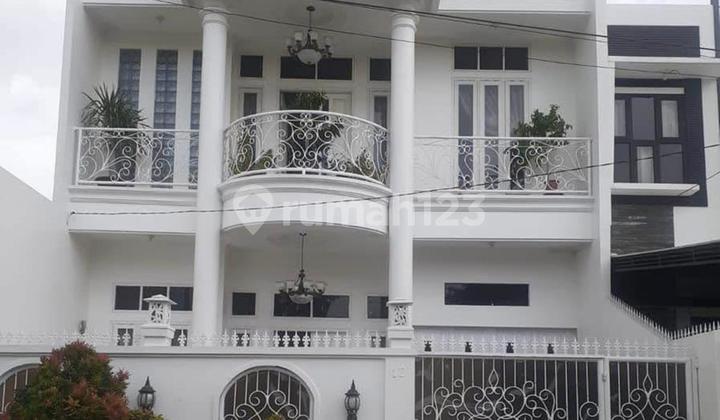 Dijual Rumah Mewash Siap Huni Semi Furnished di Komplek Karang Tengah Permai 1