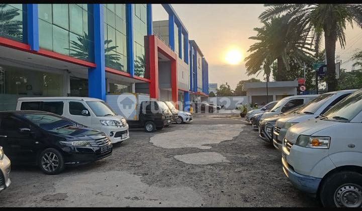 For sale below market price, a nice and strategic 3-story shop house in Graha Shop House Complex. For sale below market price, a nice and strategic 3-story shop house in Graha Shop House Complex.