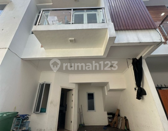 Dijual Rumah Siap Huni 3 lantai dalam Cluster di Kawasan Elit Cempaka Putih Dijual Rumah Siap Huni 3 lantai dalam Cluster di Kawasan Elit Cempaka Putih