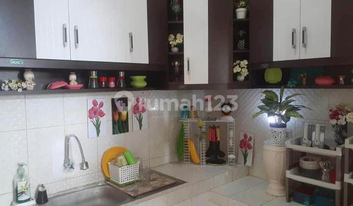 Dijual Rumah Mewash Siap Huni Semi Furnished di Komplek Karang Tengah Permai 2
