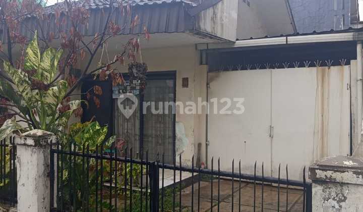 Old House for Sale, Land Included in Riung Bandung 2