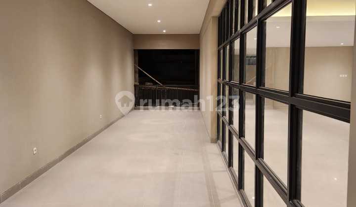For Rent: Business Building in Dago Bandung, Strategic Location 2