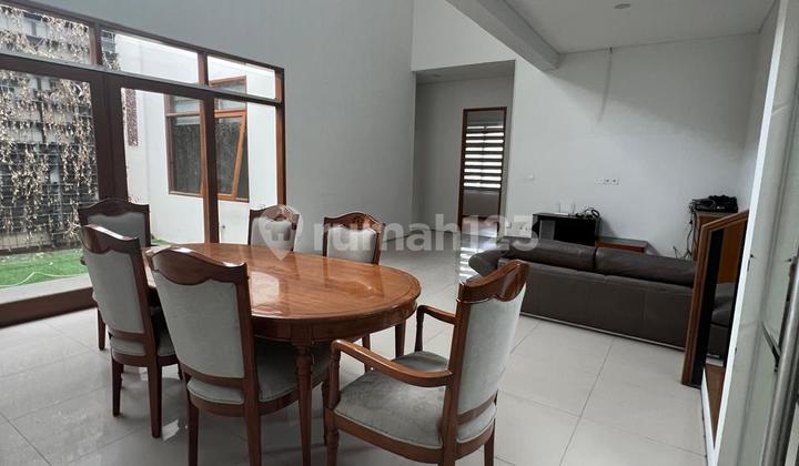 Disewakan Rumah di Singgasana Pradana Bandung Siap Huni