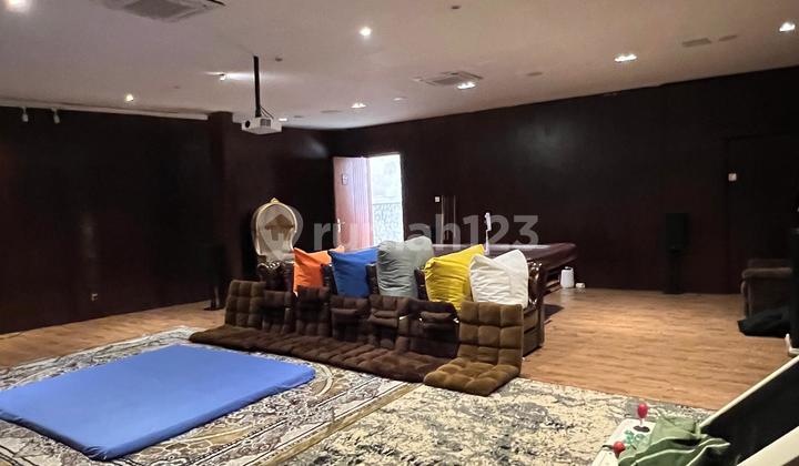 Rumah Mewah Desain Modern Ruang Sport dan Lift di dalamnya @Jakarta Selatan SHM 2