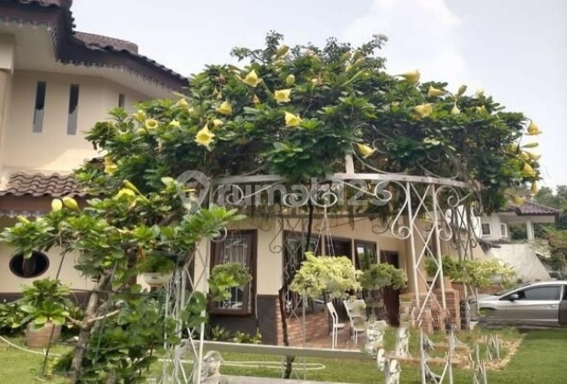 Hook House with Extensive Landscaping in an Elite and Safe Neighborhood. Hook House with Extensive Landscaping in an Elite and Safe Neighborhood.