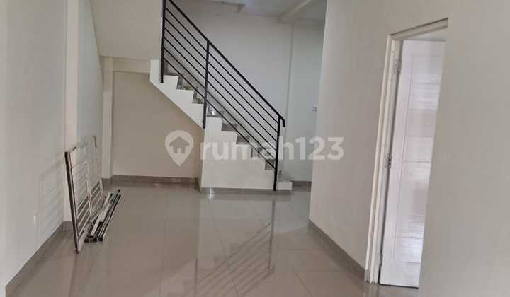 Rumah Siap Huni dengan Desain Minimalis Modern dan Asri @Bintaro.