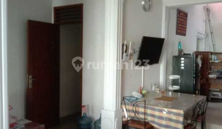 Rumah Siap Huni LT 135 m2 LB 96 m2 dengan Hunian Nyaman dan Asri di Jakarta Timur 1