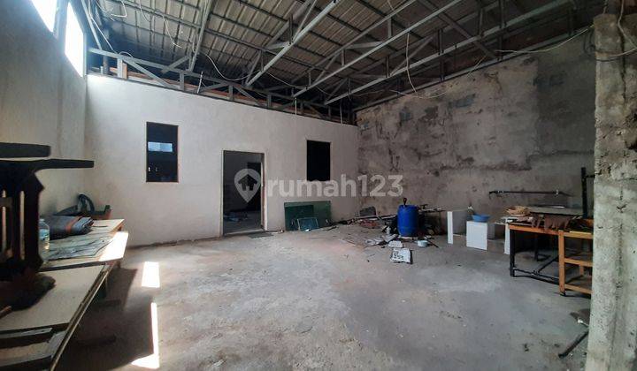 Ruko ukuran besar di sewakan di Jl. K.H.A.Dahlan 7