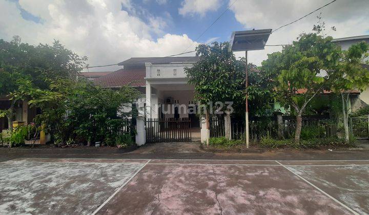 Dijual rumah di Jl. Sei Landak Barat Komp. Agatis Permai 2