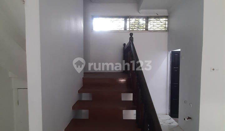 Shop House Beside Jl. Hasanuddin & Suitable For Business 2