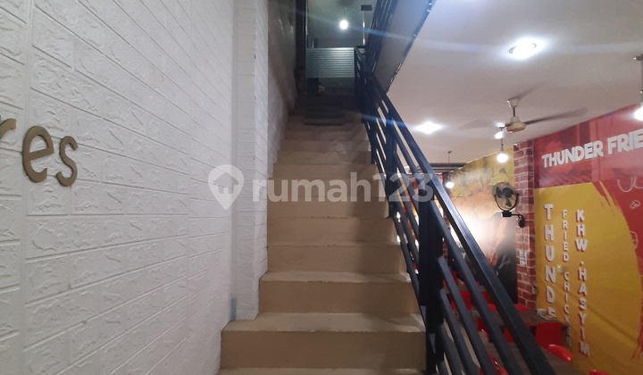 For Sale 3-Story Shophouse Ready to Use - Jl. K. H. W. Hasyim, Pontianak 2