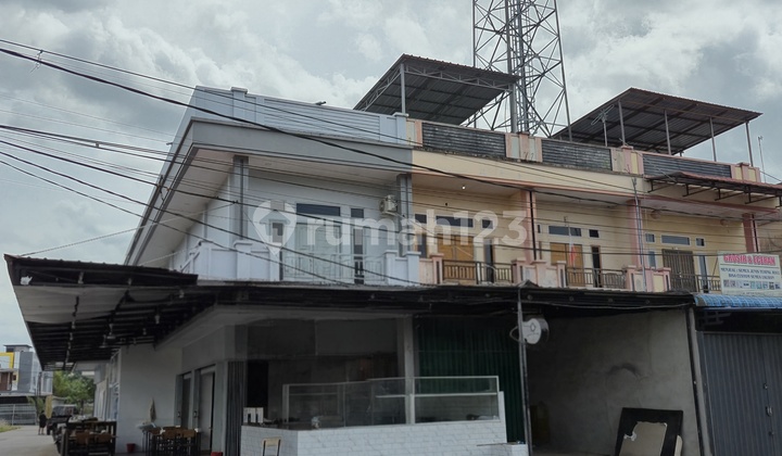 Ready-to-Use Shop House - Hook Position on Jl. Pondok Indah Lestari 2