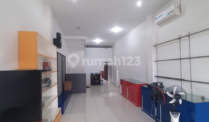 PRICE DROP - Quick sale of a 3-story shophouse in the Jl. Panglima Aim business area. 2