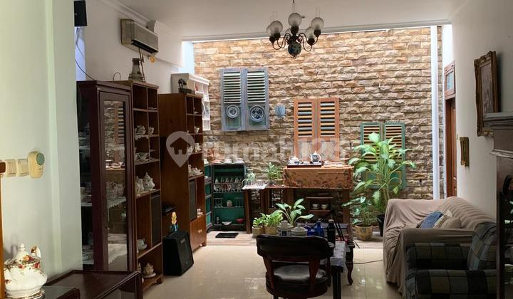 Rumah di Lokasi Prime Puri Indah, Bagus Jakarta Barat