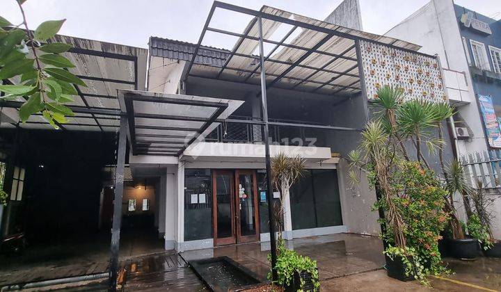 Tempat Usaha hoek 2,5 Lantai, lokasi strategis dipinggir jalan 2 arah lokasi meruya raya cocok untuk usaha kuliner, bengkel, kantor, usaha pendidikan, parkir luas. Sekitar lokasi banyak usaha kuliner dan sekolah,  1