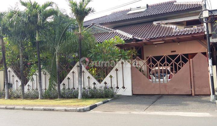 Rumah 2 lantai Taman Aries Puri Indah Kebon Jeruk, Lokasi strategis  1