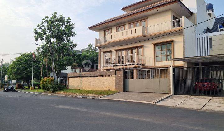 Rumah 4 Lantai Hoek Bagus Semi Furnished SHM di Taman Villa Meruya, Jakarta Barat 2