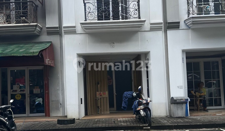 2-Story Shop House in Puri Botanical, Joglo, West Jakarta – Spacious Parking Area, Easy Access to Jakarta-Tangerang Airport Toll Road 1
