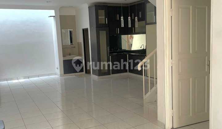 Rumah Bagus Siap Huni di Taman Aries Lokasi Strategis SHM