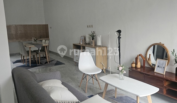 Murah Jarang Ada Rumah 2 Lantai, SHM, di BSD Nusaloka Hadap Selatan 2