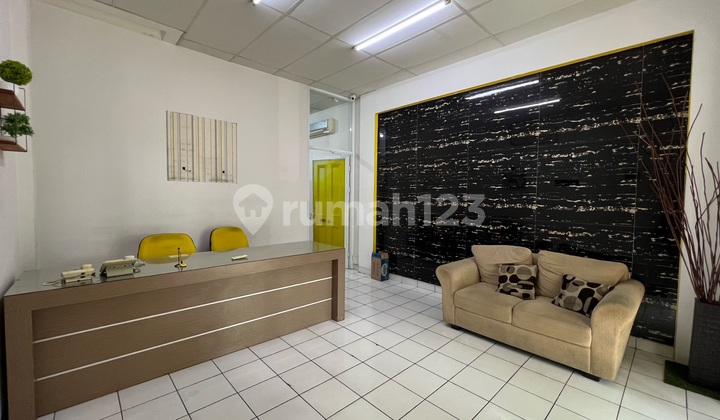 2-Story Shop House in Puri Botanical, Joglo, West Jakarta – Spacious Parking Area, Easy Access to Jakarta-Tangerang Airport Toll Road 2
