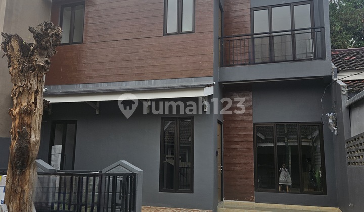 Murah Jarang Ada Rumah 2 Lantai, SHM, di BSD Nusaloka Hadap Selatan