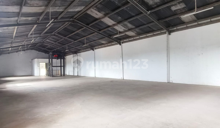 Warehouse for Rent, 3 Floors with Elevator in Prepedan, Kalideres, West Jakarta