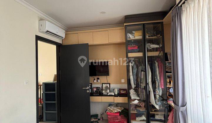 Rumah Dengan Row Jalan Lebar di Cluster Baroni 2