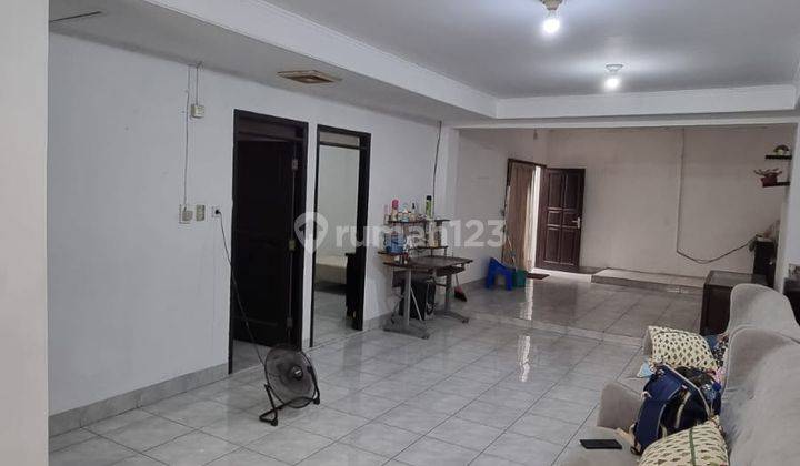 ruang tamu rumah rapih siap huni komplek