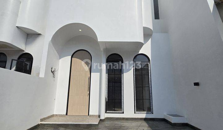 Rumah 2 Lantai Gaya Modern Super Cantik Cluster Little Santorini  2