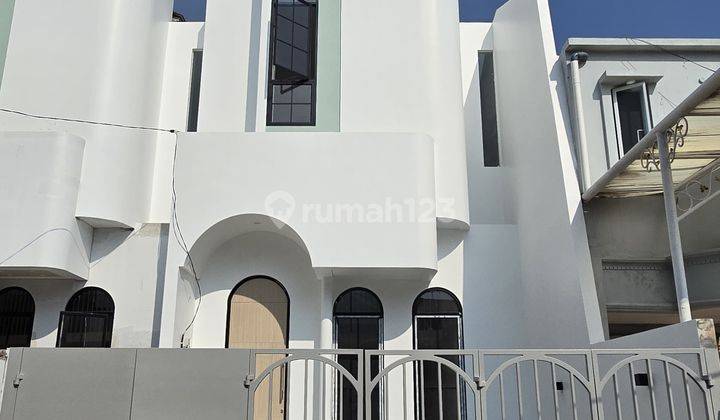 Rumah 2 Lantai Gaya Modern Super Cantik Cluster Little Santorini  1