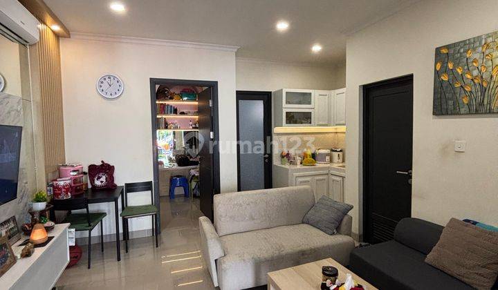 Rumah Dengan Row Jalan Lebar di Cluster Baroni 1