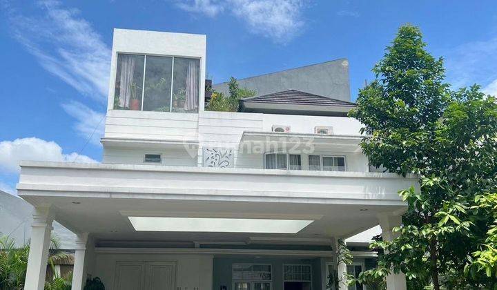 Rumah 3 Lantai Ada Private Pool Furnished di Serpong Lagoon 2