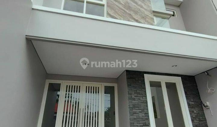 Manyar Tirtoyoso Rumah Baru Dekat Kampus ITS UNAIR Mall Galaxy Pakuwon City  2