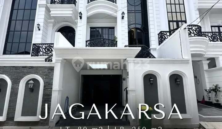 JAGAKARSA AMERICAN CLASSIC DESIGN DALAM TOWNHOUSE FULLY FURNISHED 1