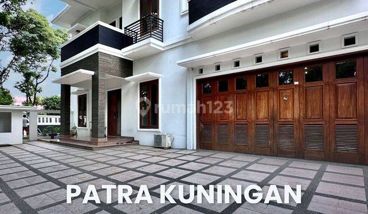 Premium Area, Dalam Komplek Posisi Hoek