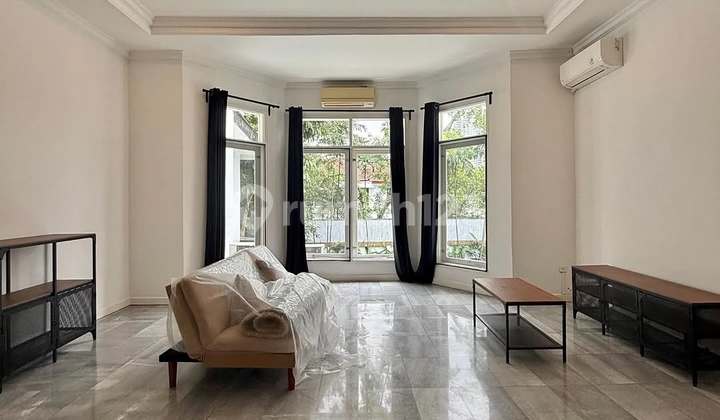 American Classic House Dalam Komplek, One Gate System 2