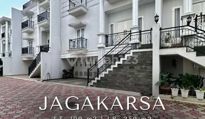 FOR SALE JAGAKARSA MODERN CLASSIC TOWNHOUSE FOR SALE JAGAKARSA MODERN CLASSIC TOWNHOUSE