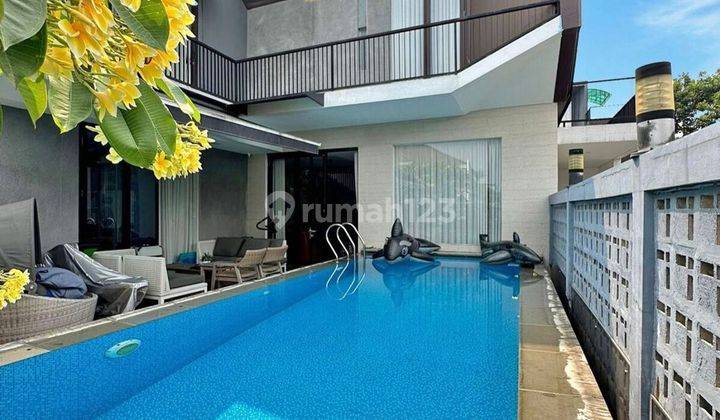 Ampera Luxurious Modern Townhouse 1