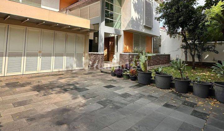 For Sale Kebayoran Baru Rumah Minimalis, Halaman Luas 1