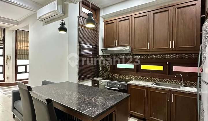 Rumah terdiri dari 4 service Apartement di Menteng Jakarta Pusat 2