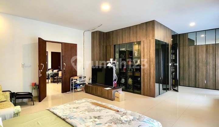 PANCORAN DALAM KOMPLEK MEWAH MODERN CLASSIC HOUSE SEMI FURNISHED 2